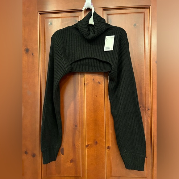 NEW SOLD OUT H&M Crop Turtleneck Sweater - Picture 3 of 5